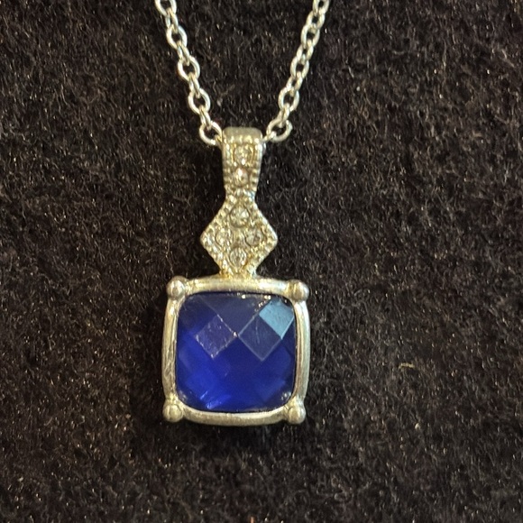 NRT Signed Silver Tone Blue Rhinestone Pendant Necklace & Earrings Jewelry Set - Picture 2 of 8